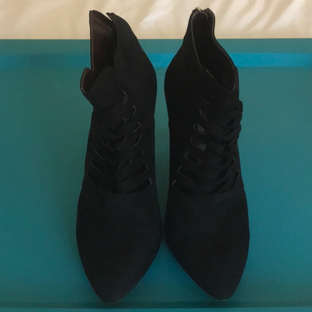 Cute ankle booties with detail by BCBGeneration 8M